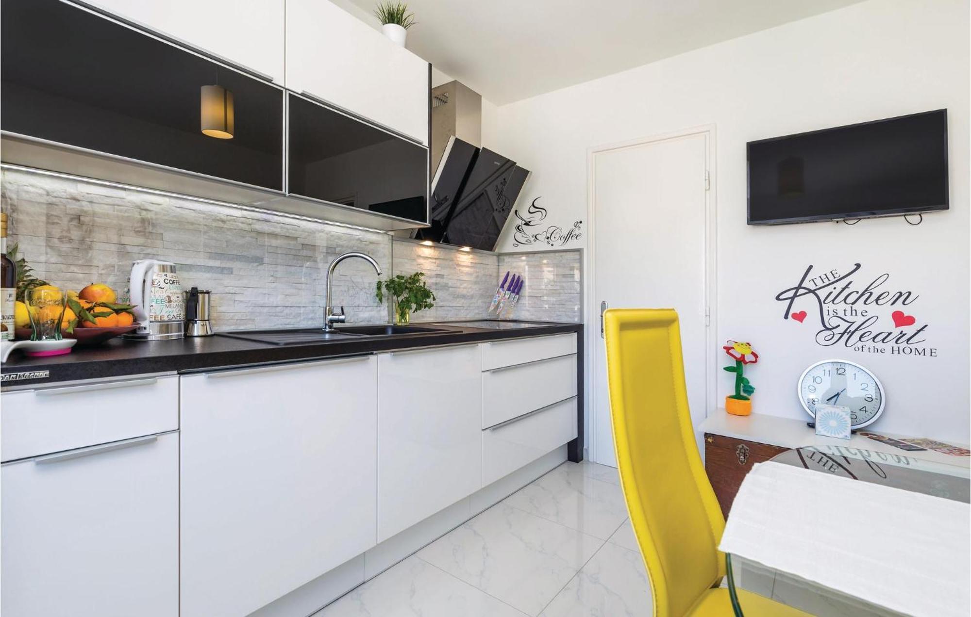 Gorgeous Apartment In Rijeka With Wifi ภายนอก รูปภาพ